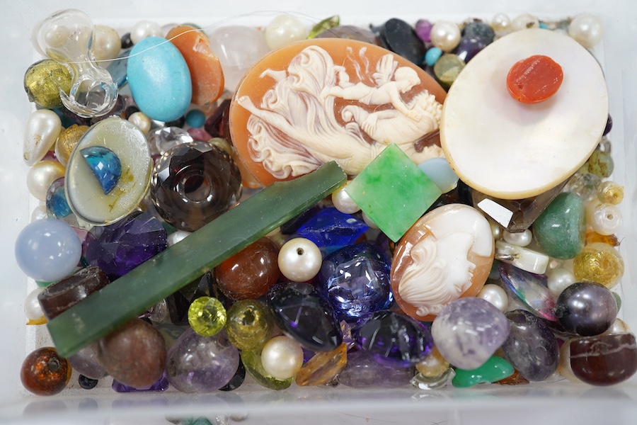 A quantity of assorted unmounted gem and paste stones. Condition - poor to fair to good